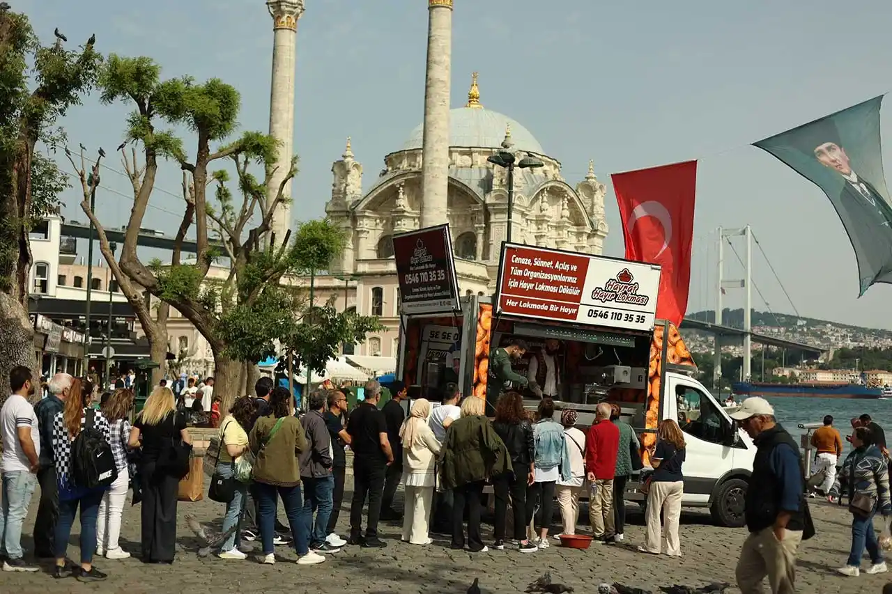Hayır lokması döktürme hizmetinde profesyonel sunum düzeni
